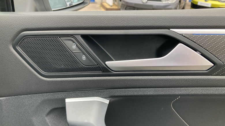 Volkswagen Tiguan 2.0 TDI R-Line 5dr DSG Diesel Estate